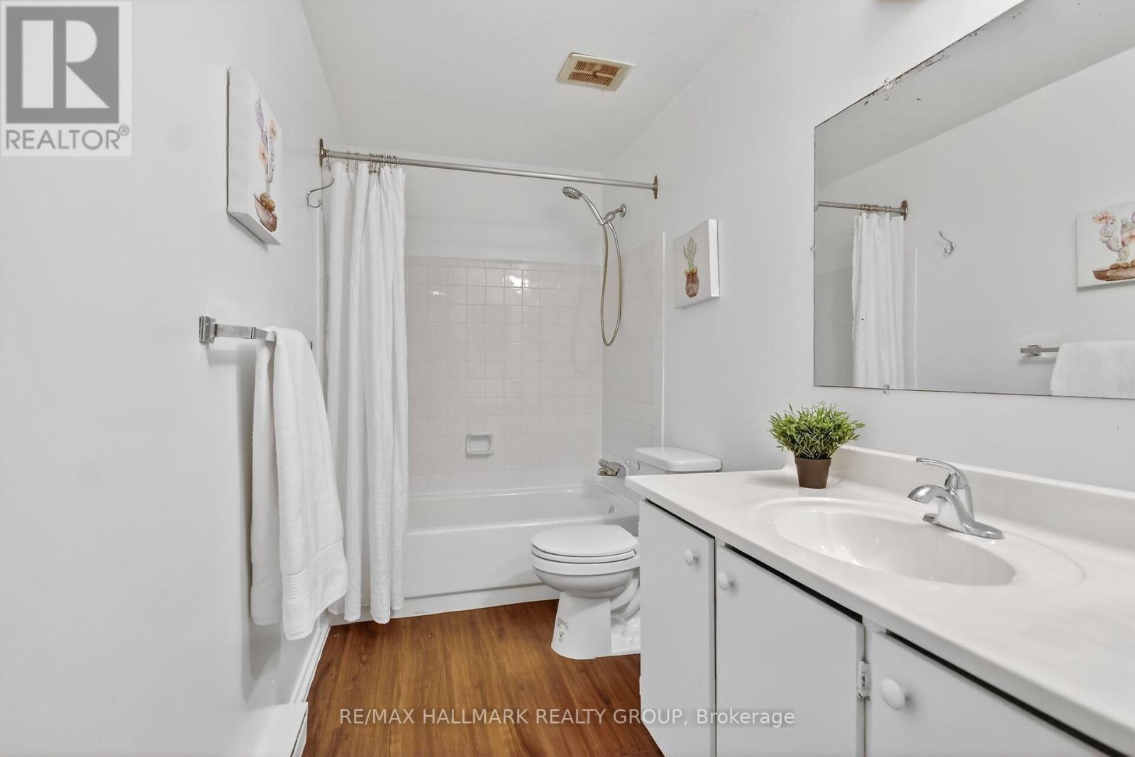 15 - 2640 Draper Avenue