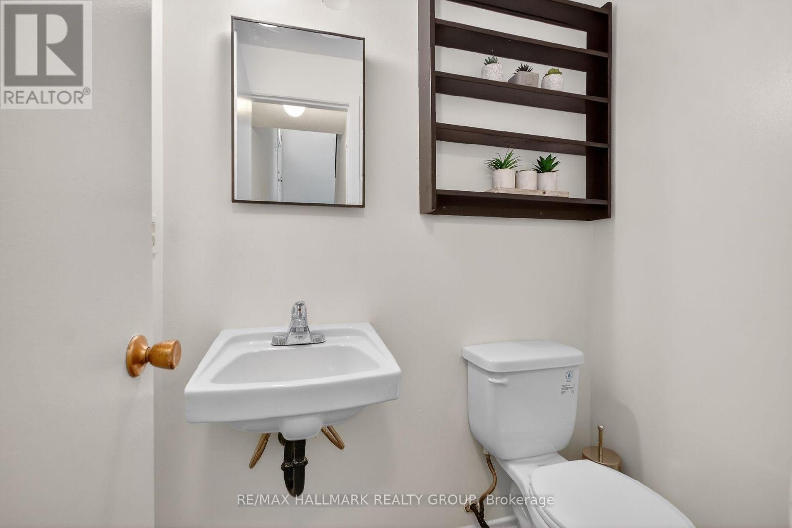 15 - 2640 Draper Avenue