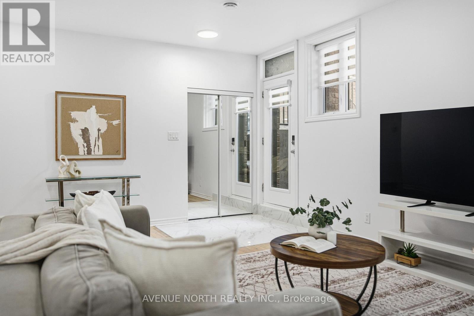 Unit J - 725 Dearborn Private