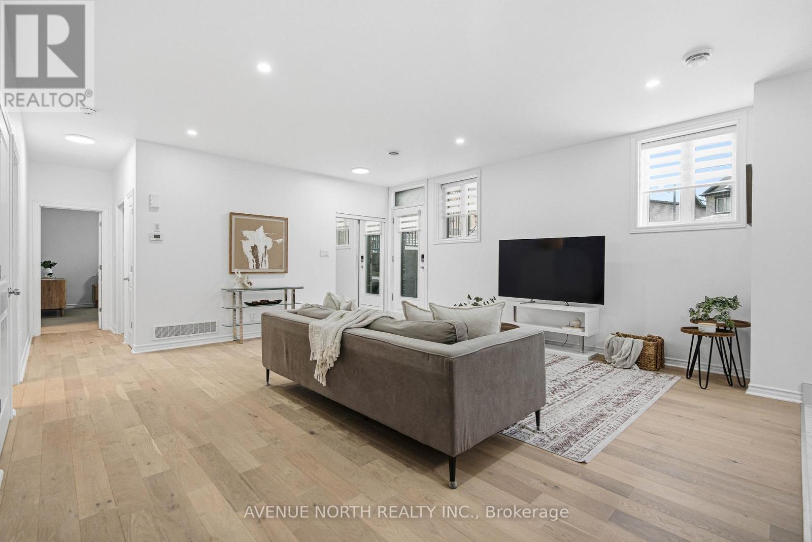 Unit J - 725 Dearborn Private