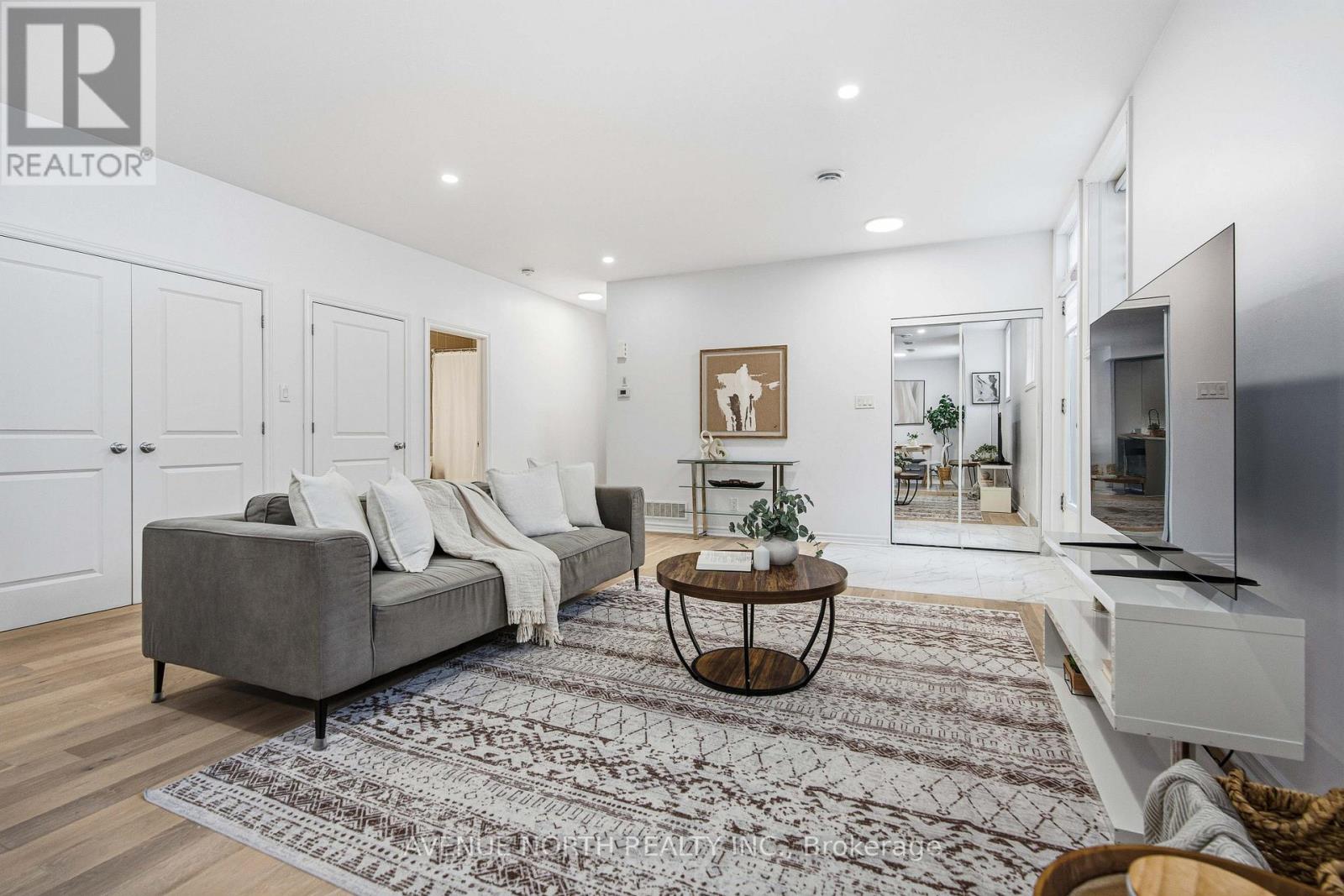 Unit J - 725 Dearborn Private