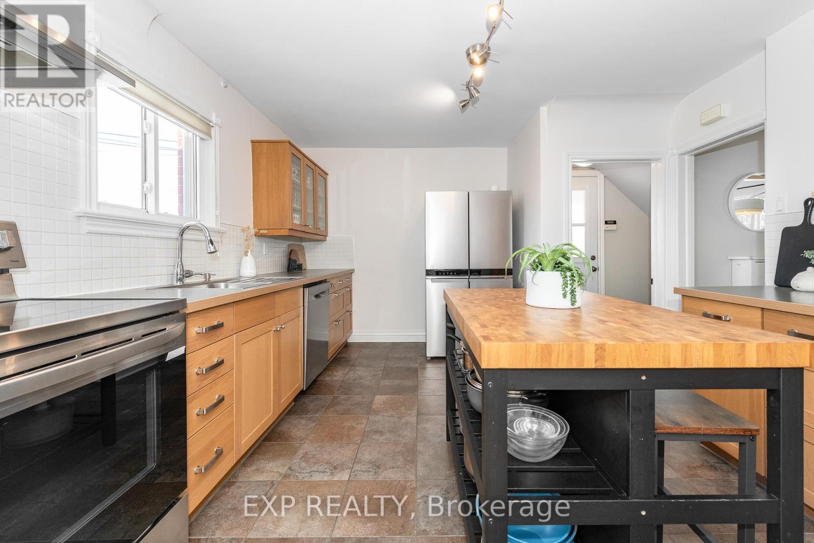 524 Wolffdale Crescent