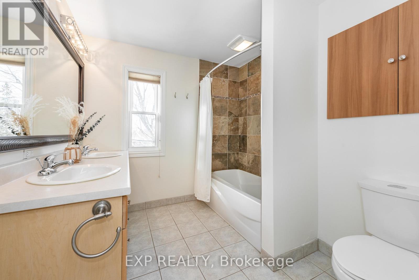 524 Wolffdale Crescent