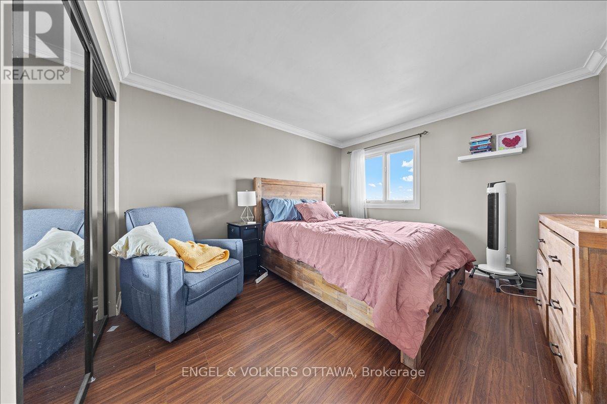 908 - 158a Mcarthur Avenue E