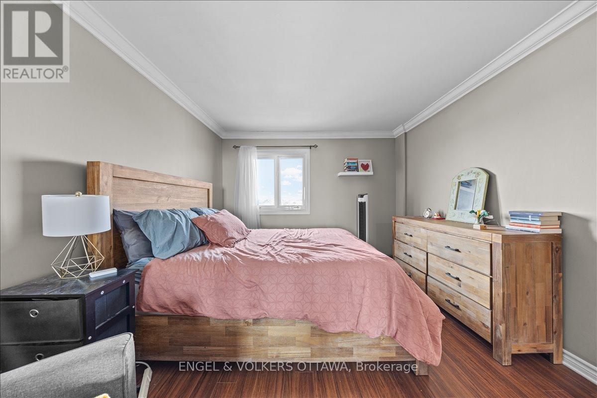 908 - 158a Mcarthur Avenue E