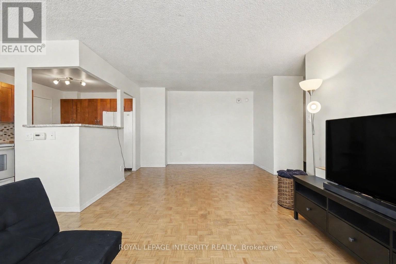 803 - 2625 Regina Street