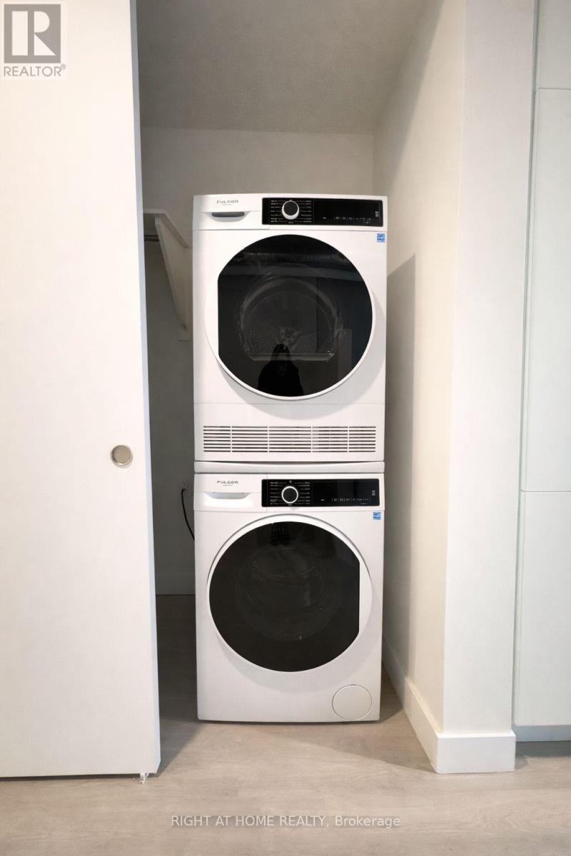 207 - 10 James Street