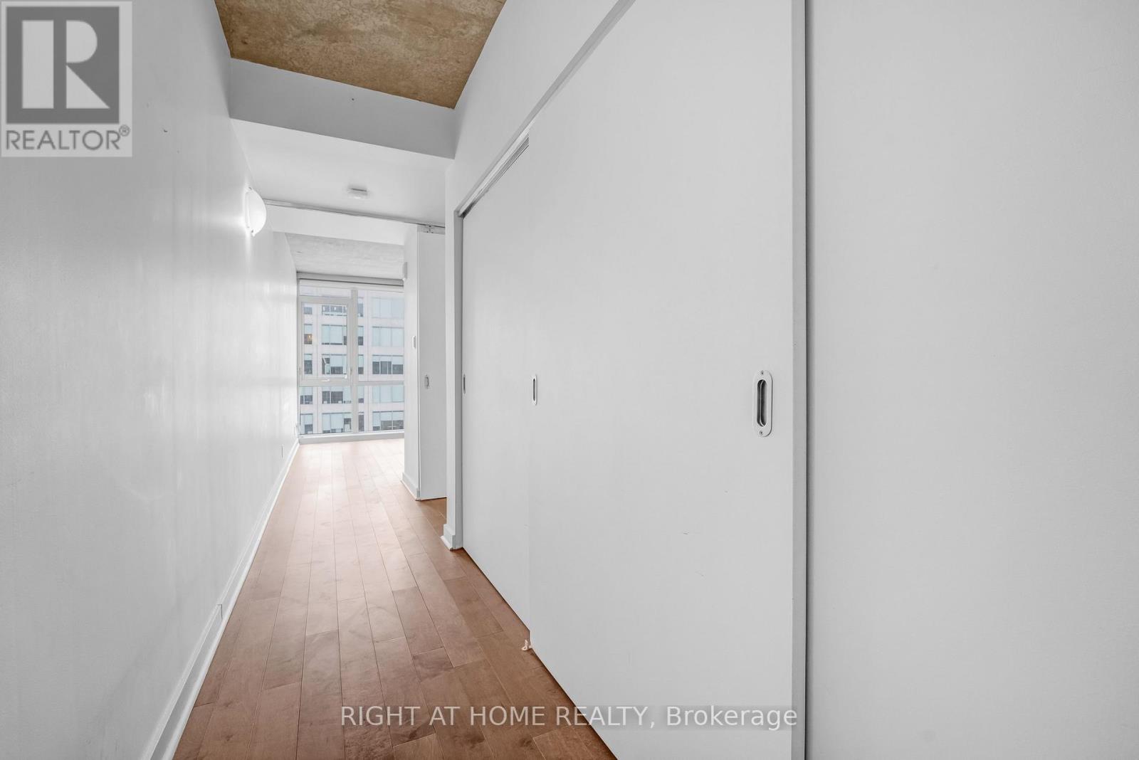 2010 - 324 Laurier Avenue W