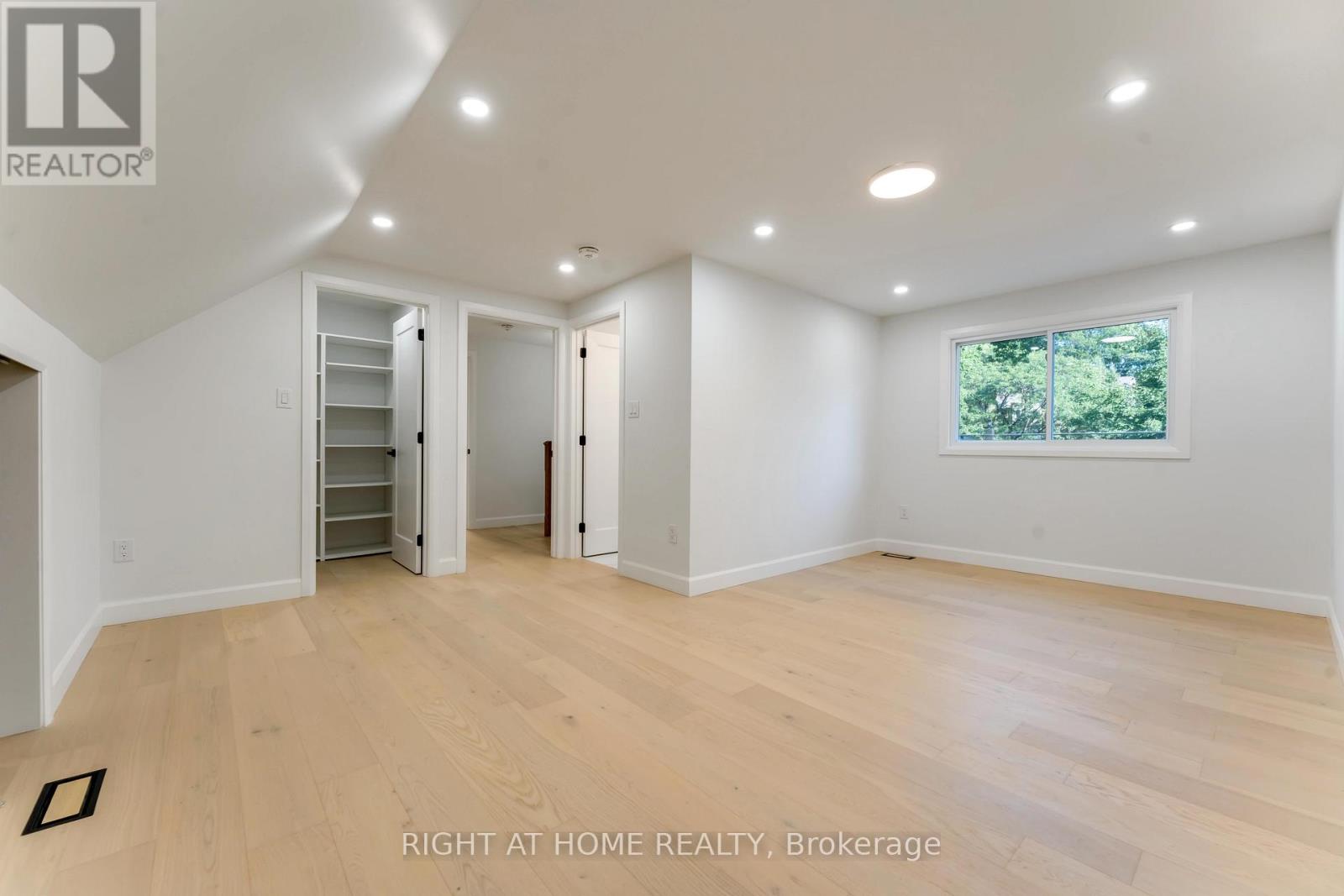 2700 Priscilla Street