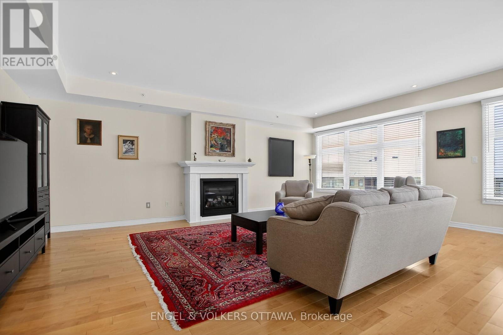 401 - 399 Bayrose Drive W