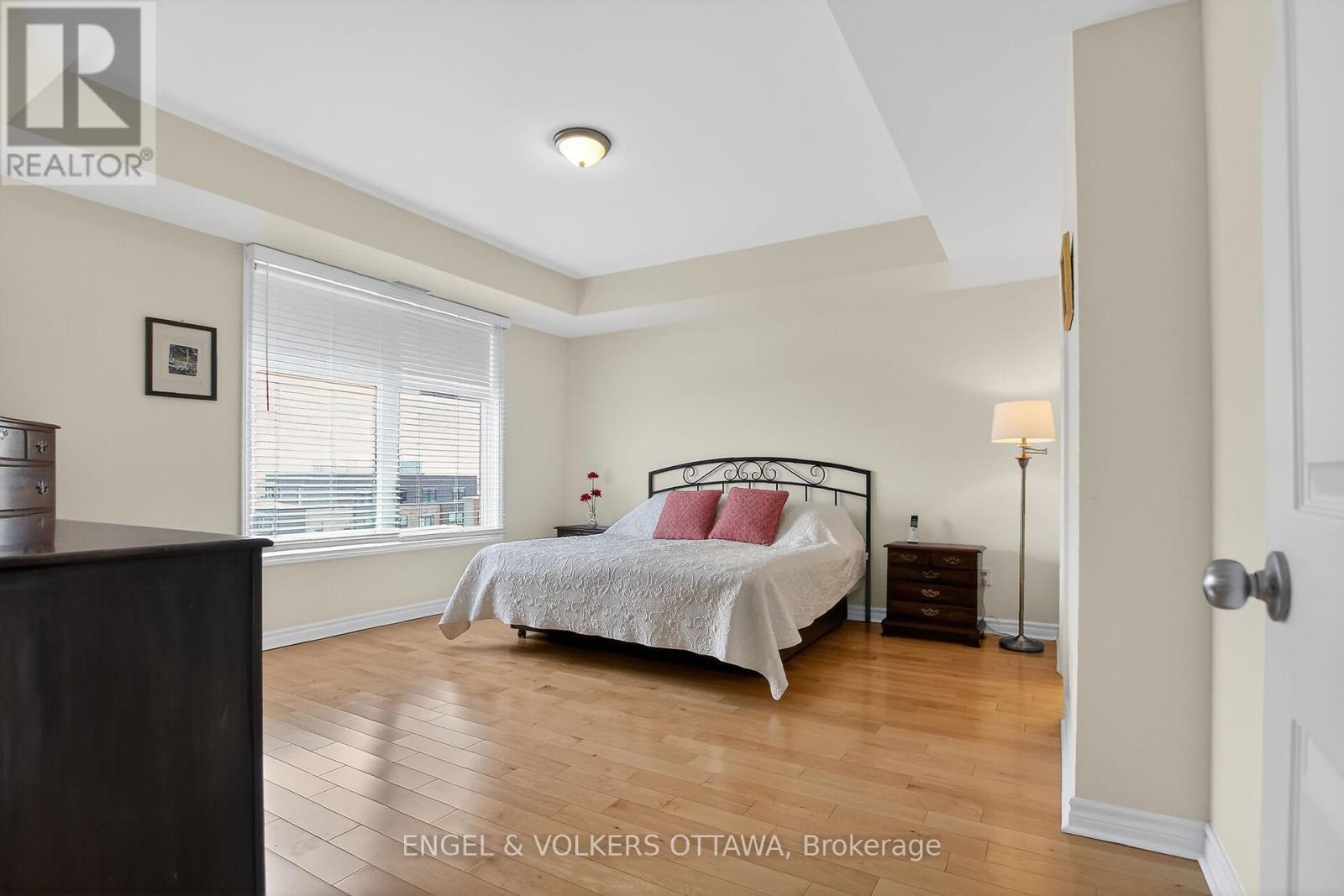 401 - 399 Bayrose Drive W