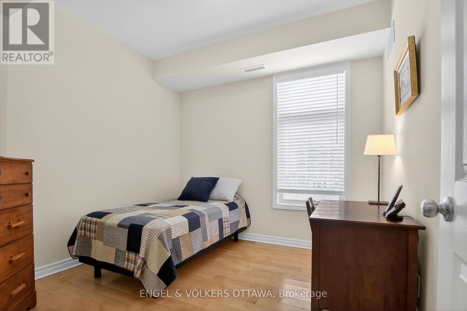 401 - 399 Bayrose Drive W