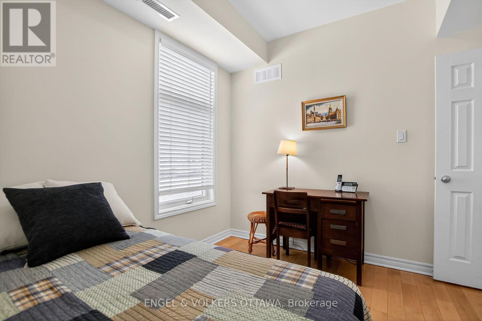 401 - 399 Bayrose Drive W