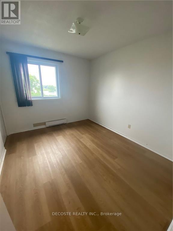 209 - 220 Kenyon Street W