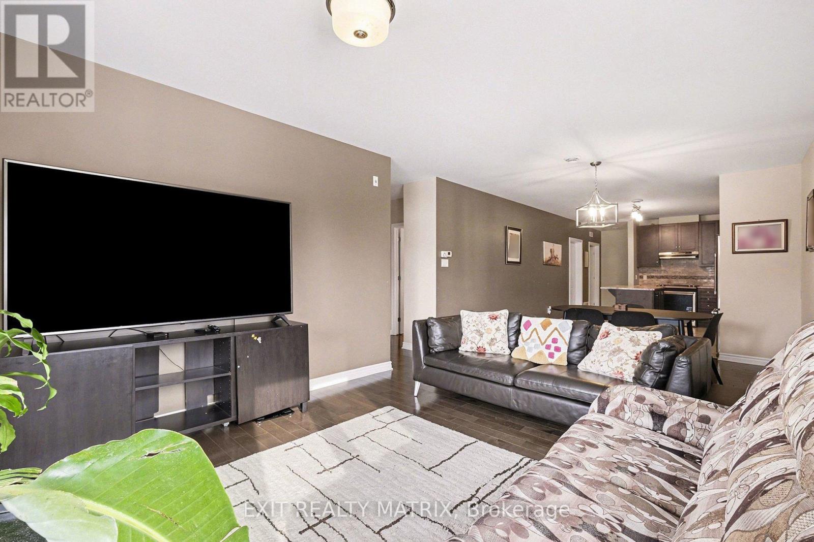 305 - 300 Solstice Crescent