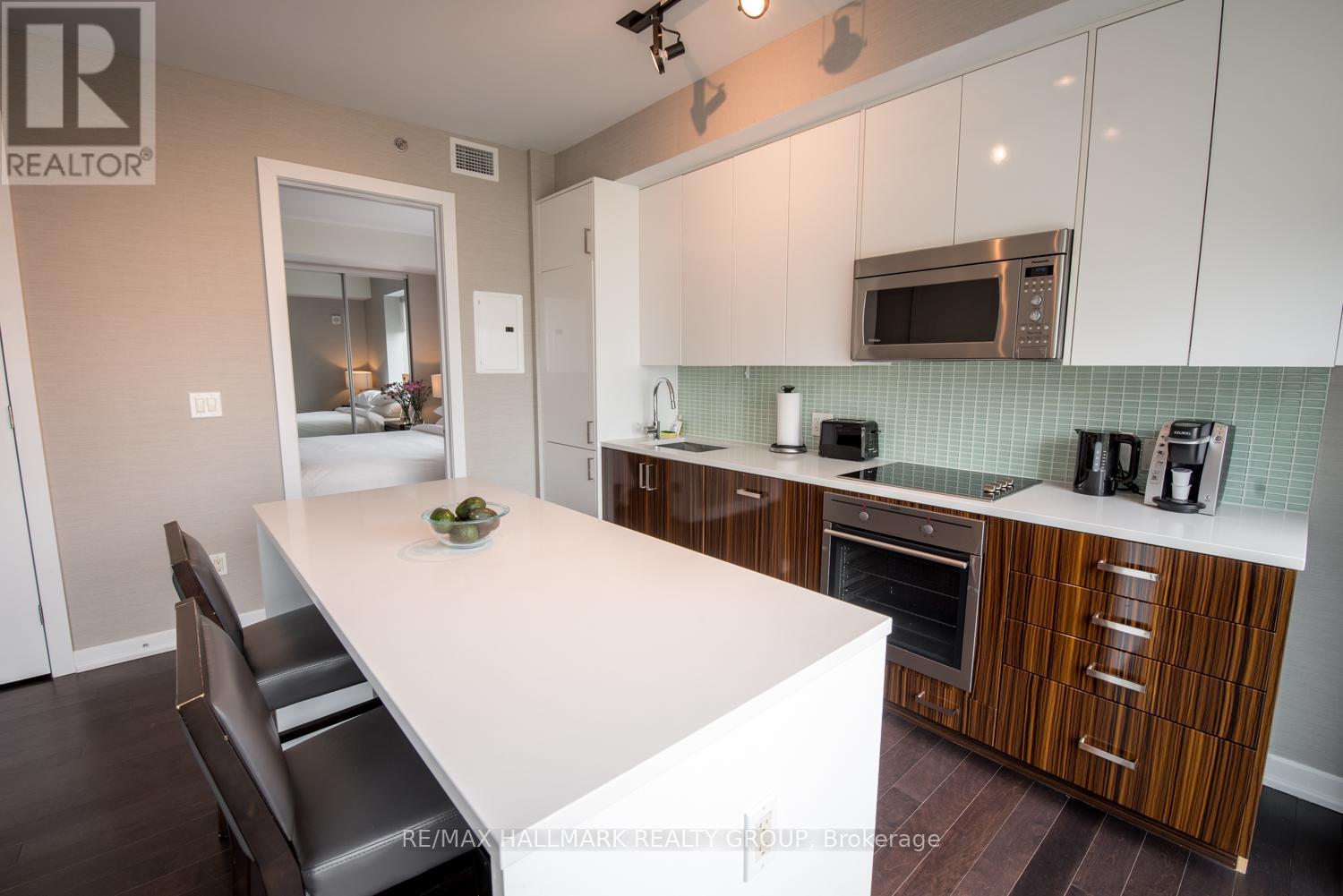 1111 - 300 Lisgar Street