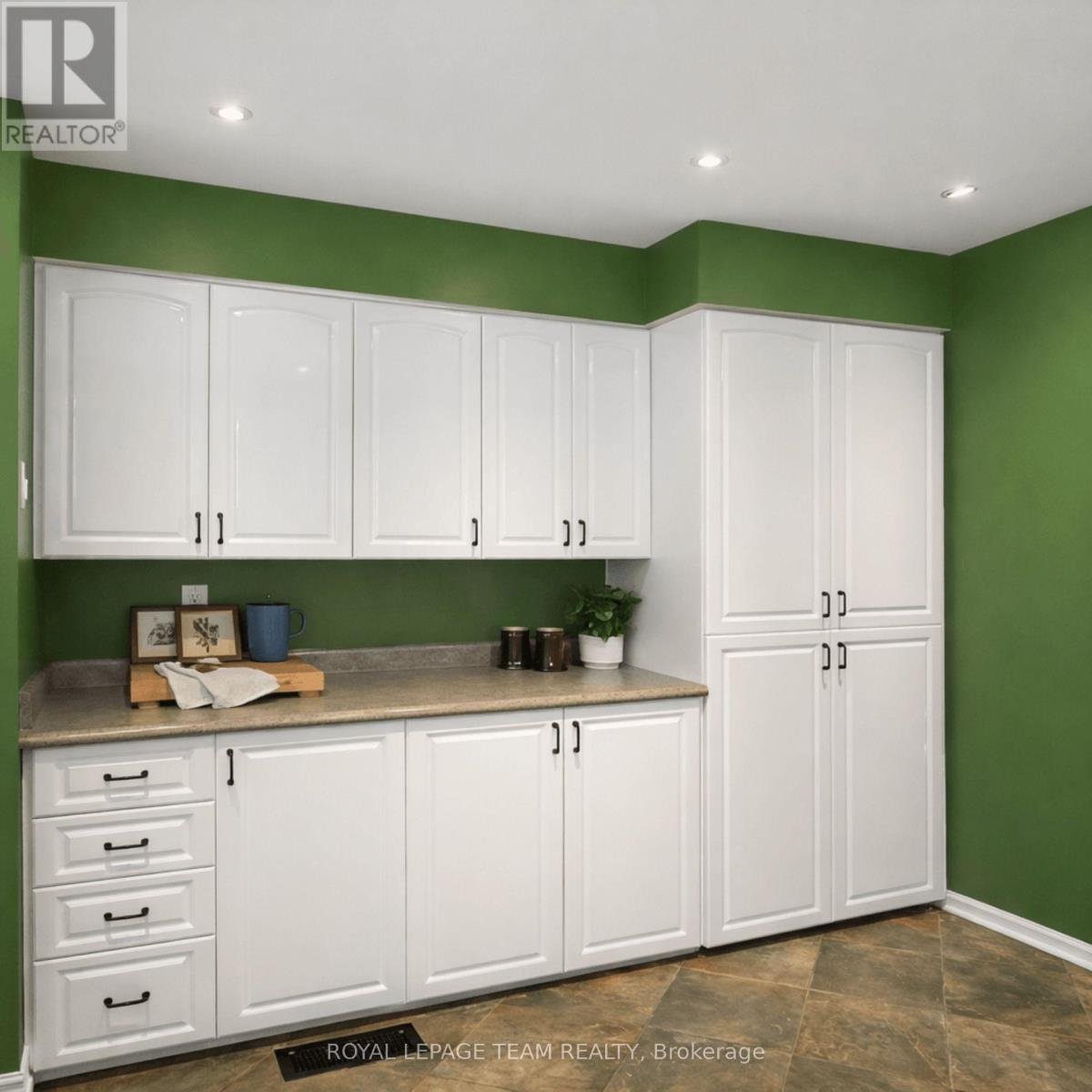 2249 Mcgovern Road W