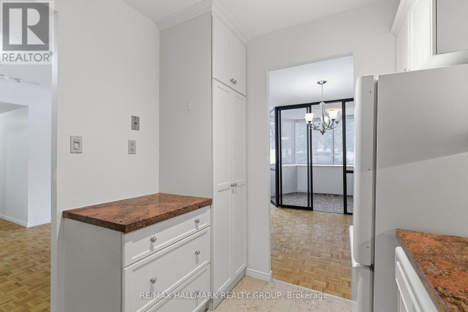 411 - 2871 Richmond Road N