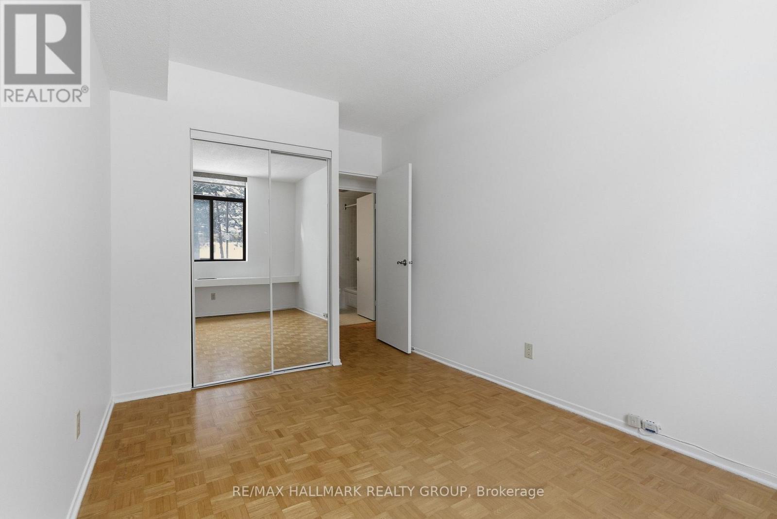 411 - 2871 Richmond Road N