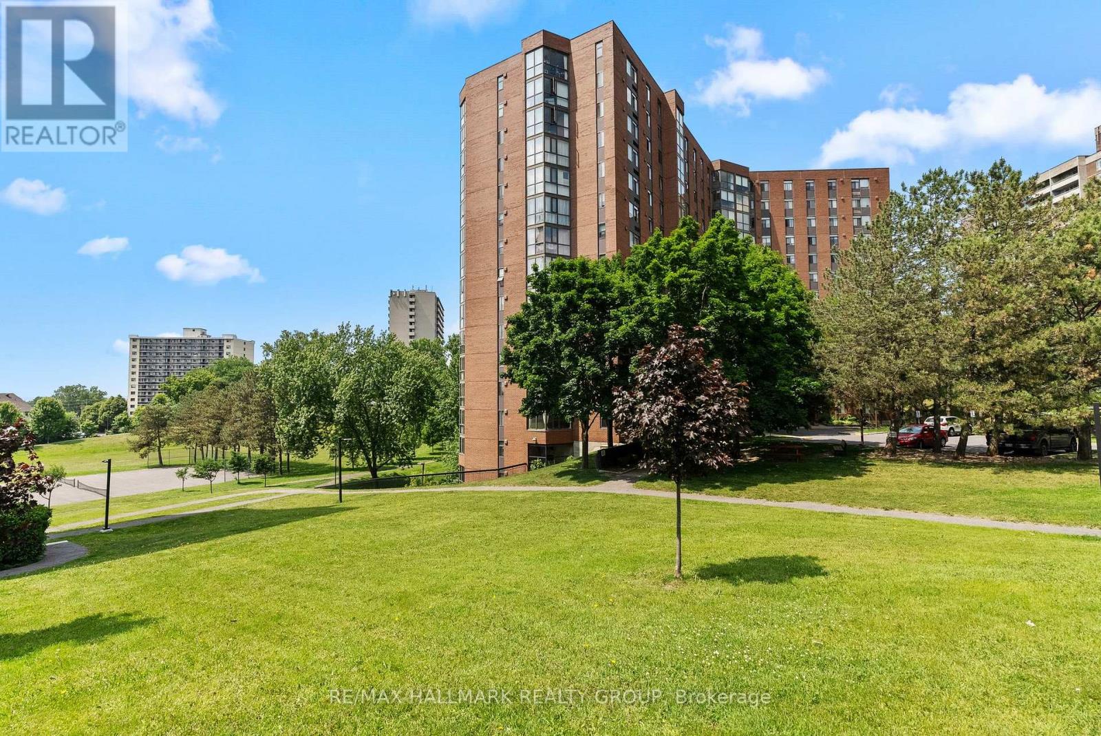 411 - 2871 Richmond Road N