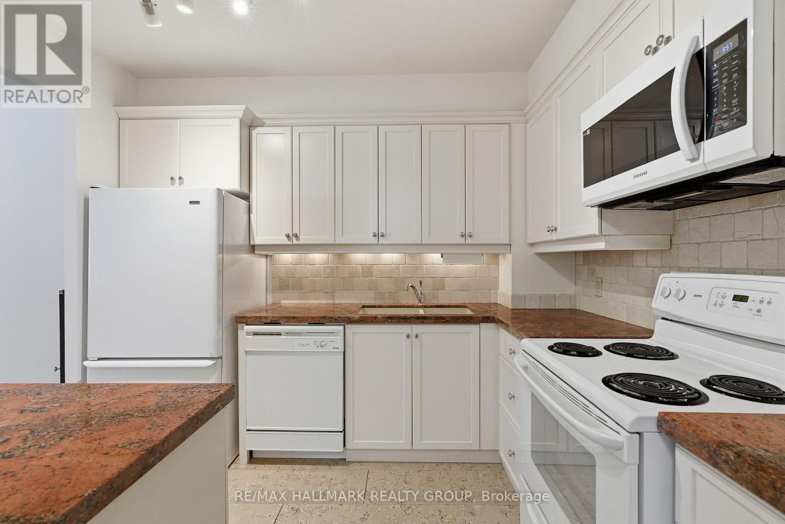 411 - 2871 Richmond Road N