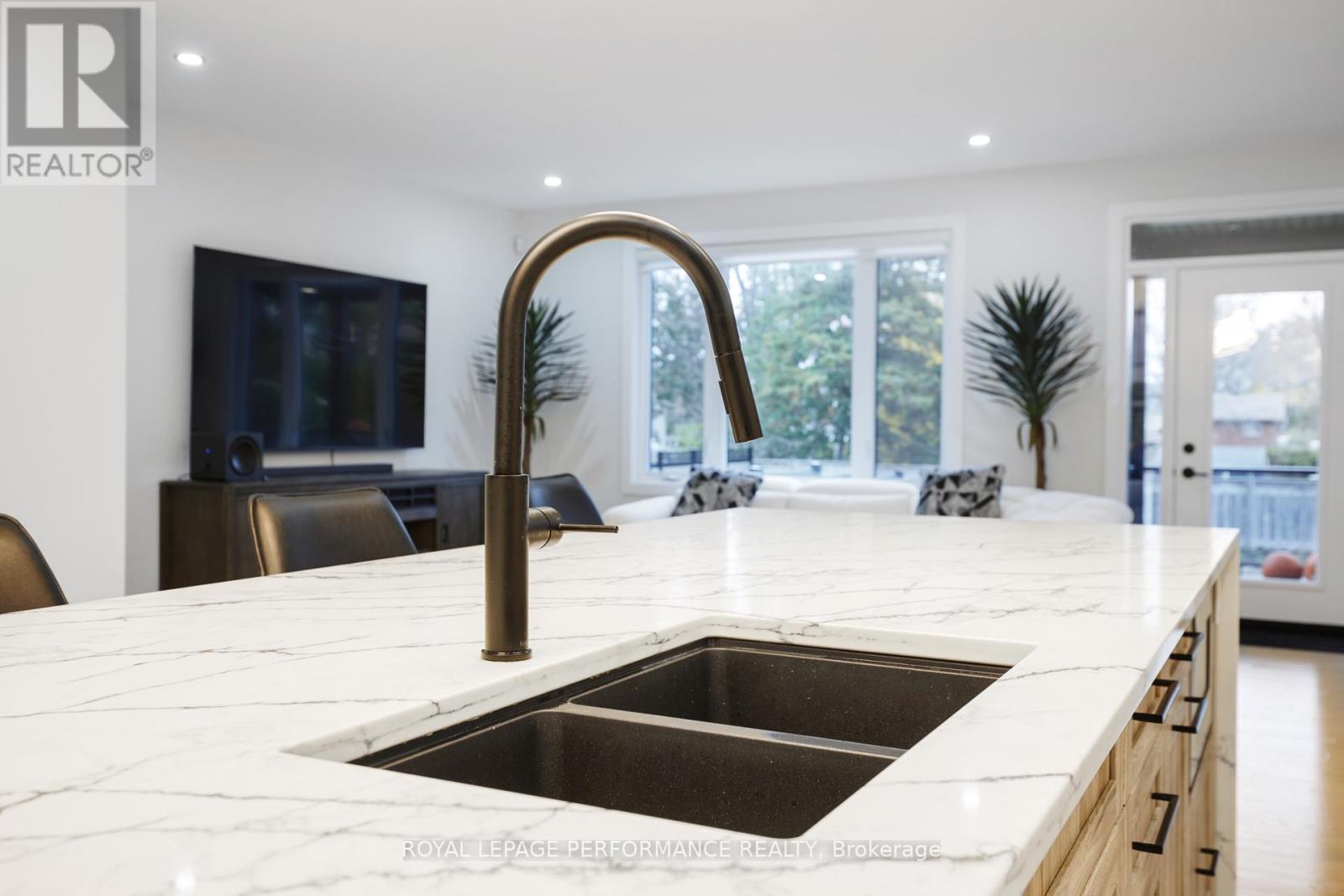 1709 Fisher Ave Avenue