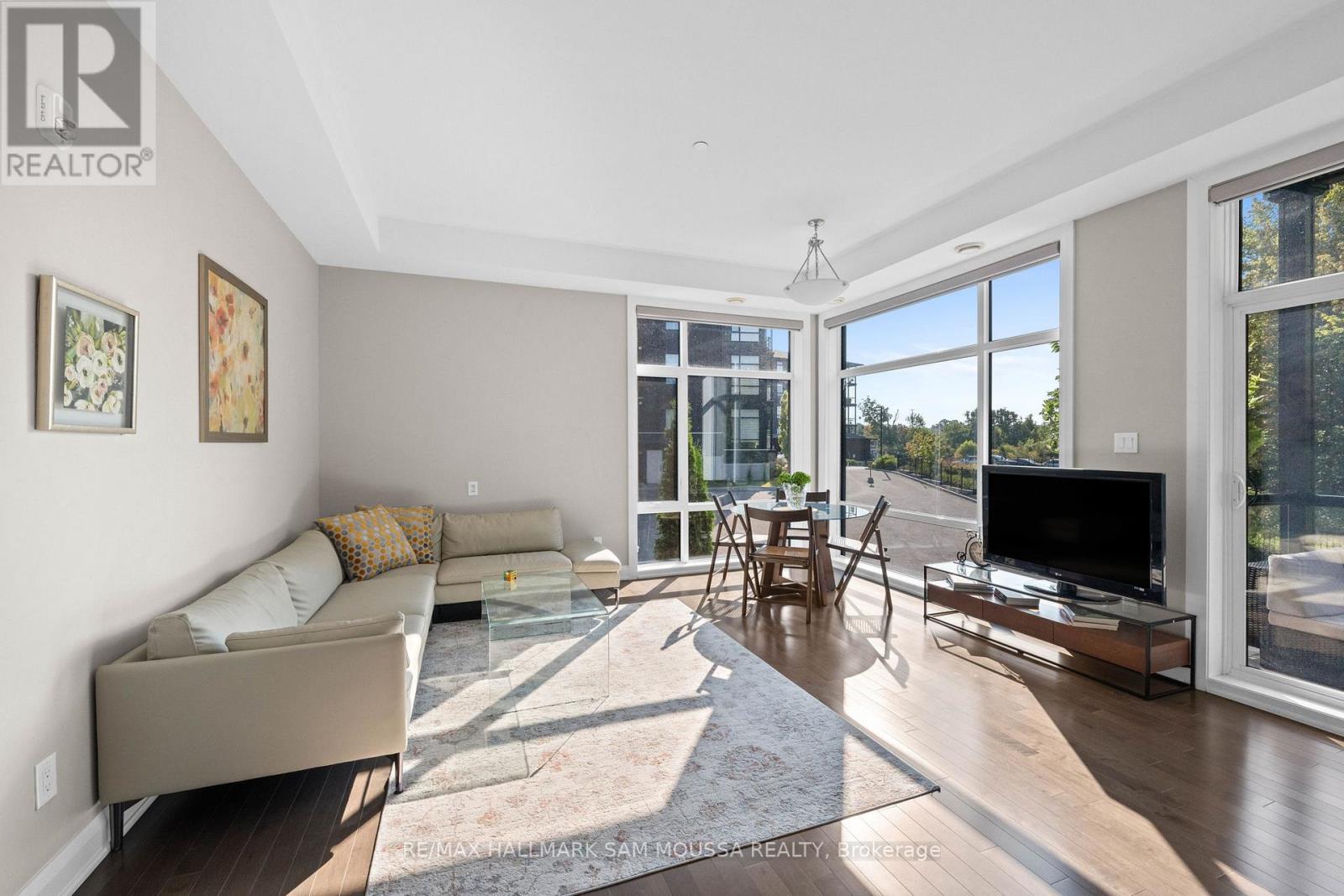 101 - 120 Cortile Private