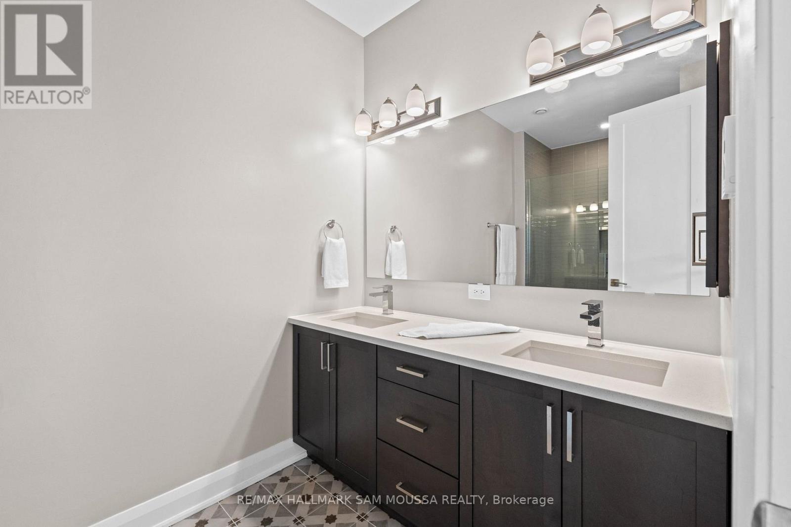 101 - 120 Cortile Private