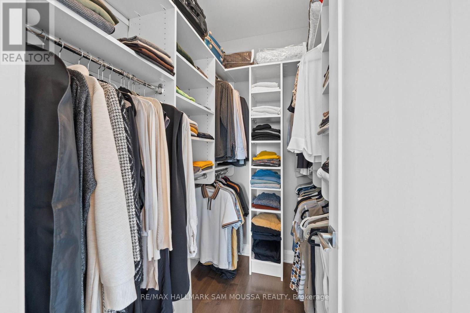 101 - 120 Cortile Private