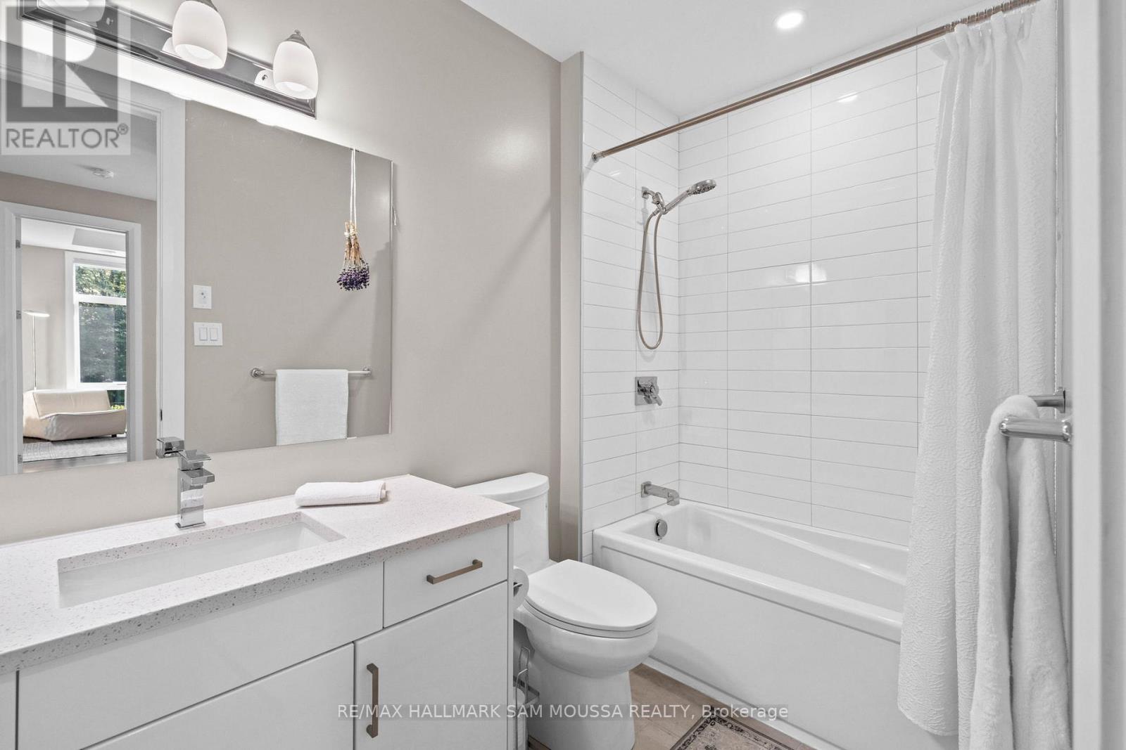 101 - 120 Cortile Private