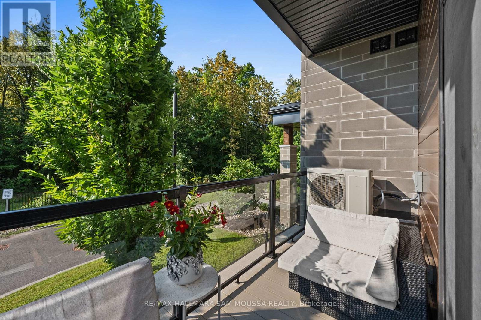 101 - 120 Cortile Private