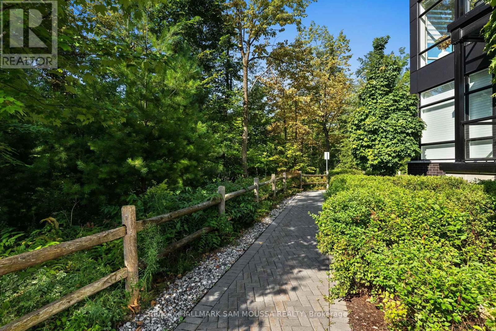 101 - 120 Cortile Private