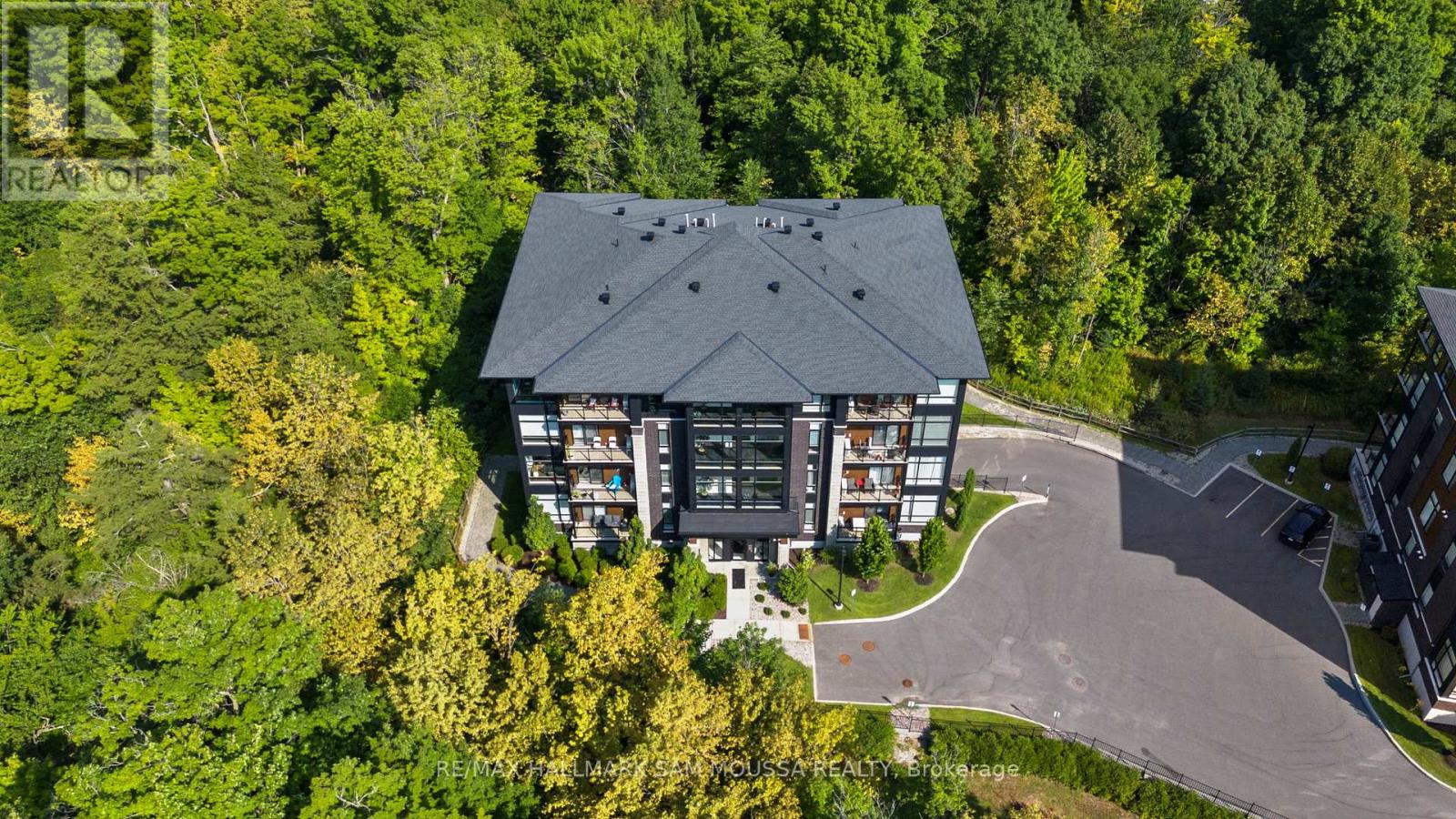 101 - 120 Cortile Private