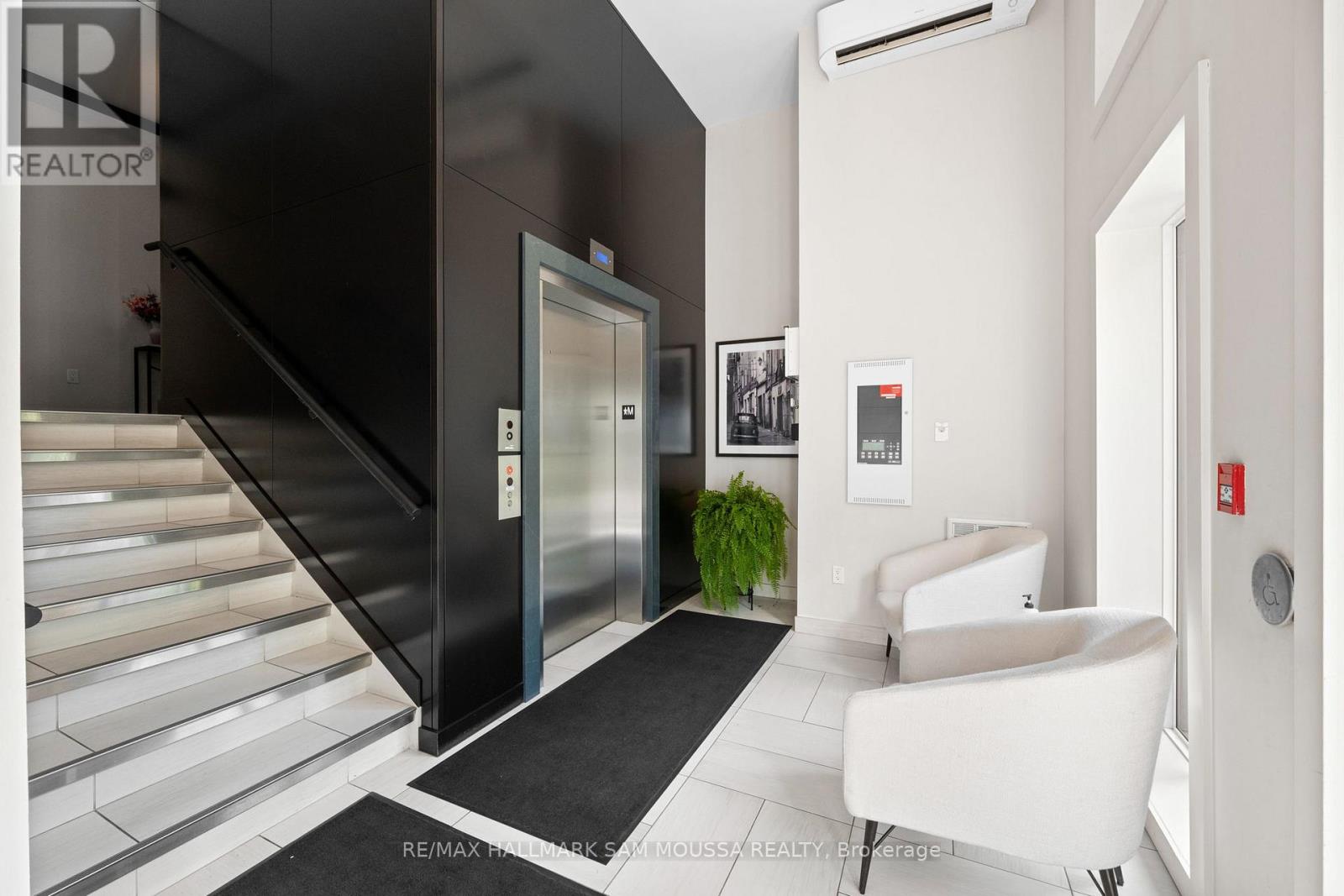 101 - 120 Cortile Private