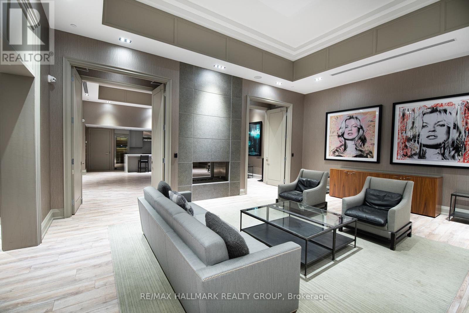 502 - 111 Champagne Avenue