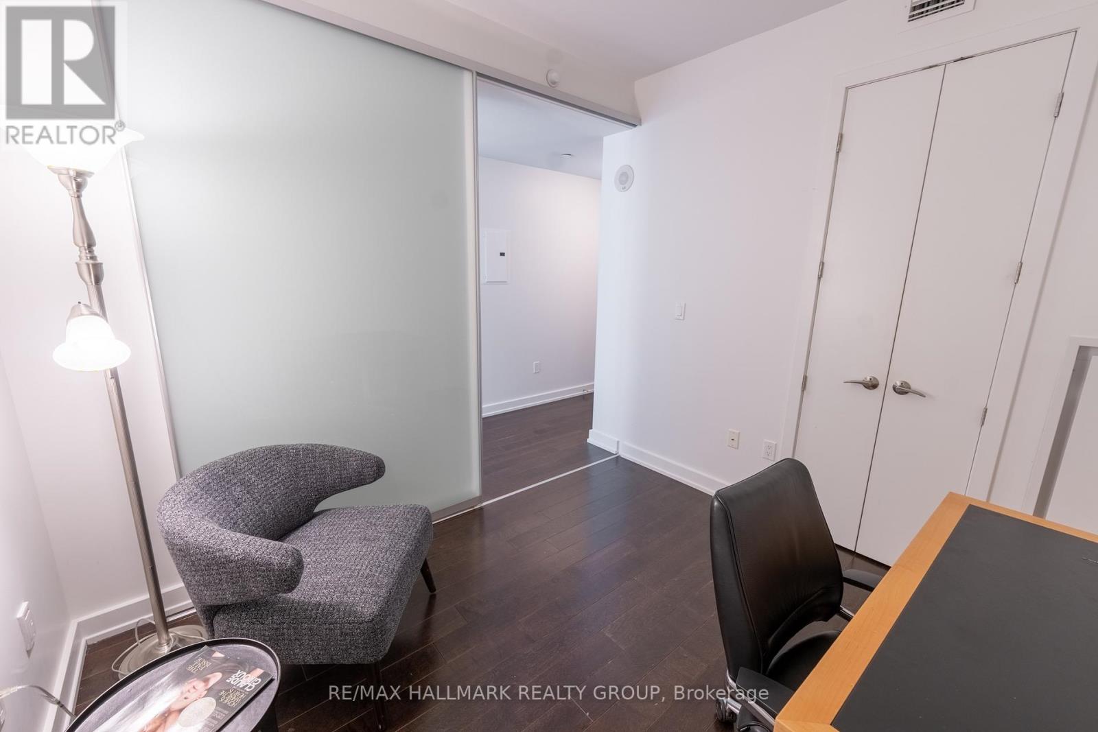 502 - 111 Champagne Avenue