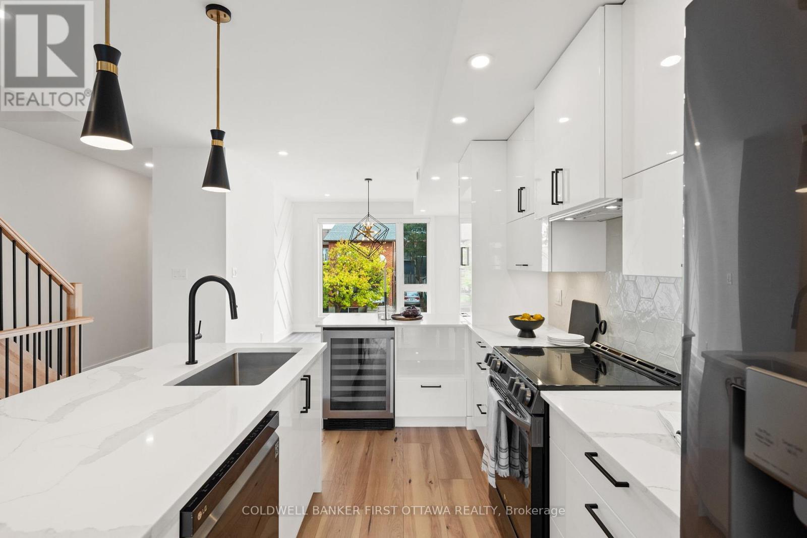 C - 238 Lebreton Street N