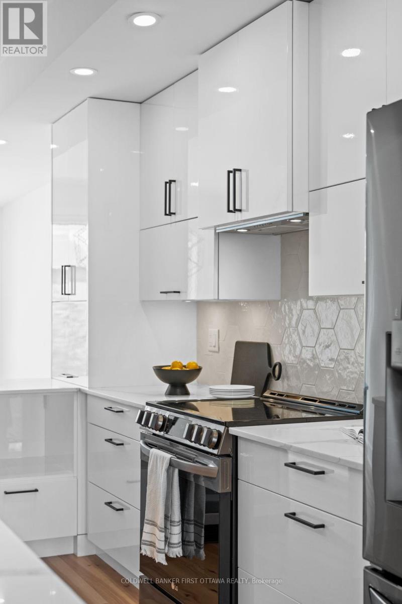 C - 238 Lebreton Street N