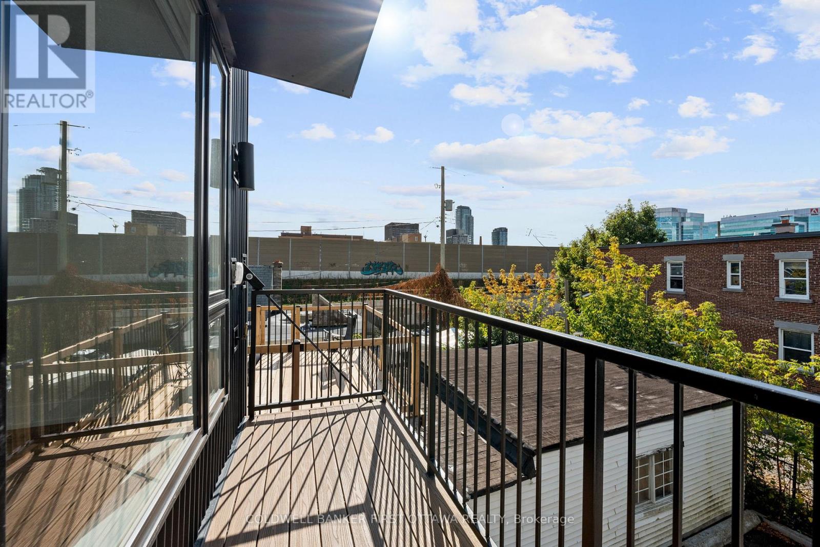 C - 238 Lebreton Street N