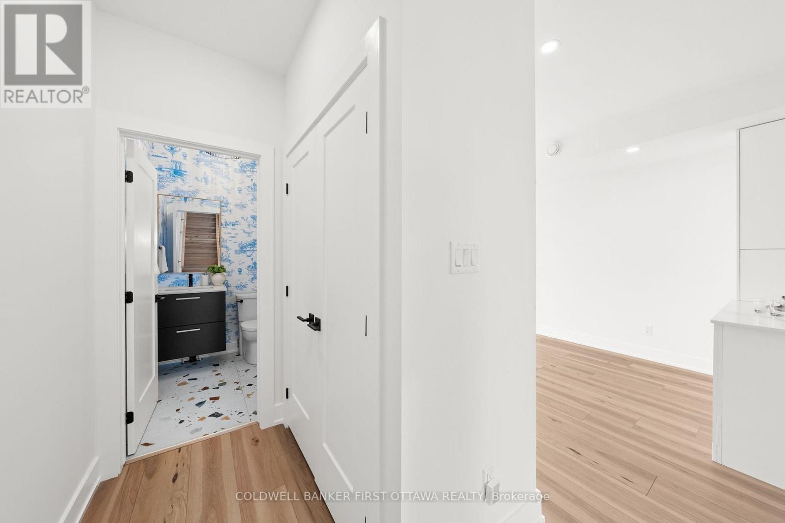 C - 238 Lebreton Street N