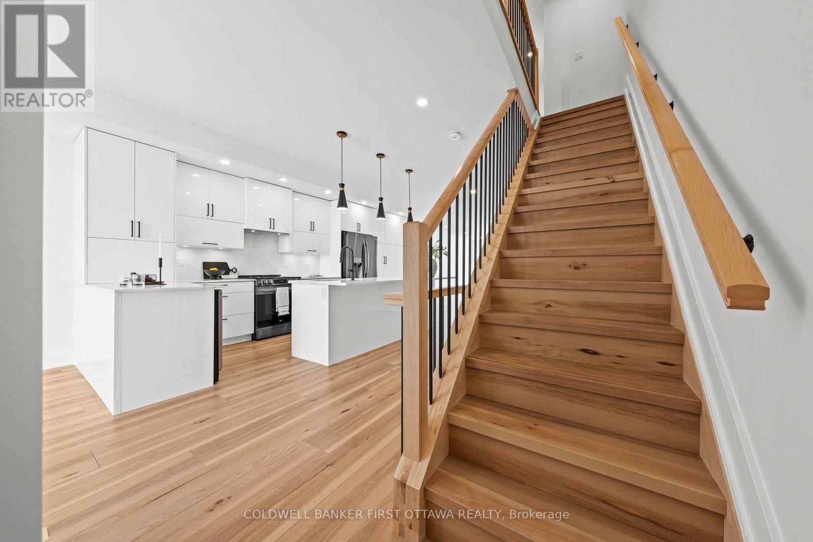 C - 238 Lebreton Street N