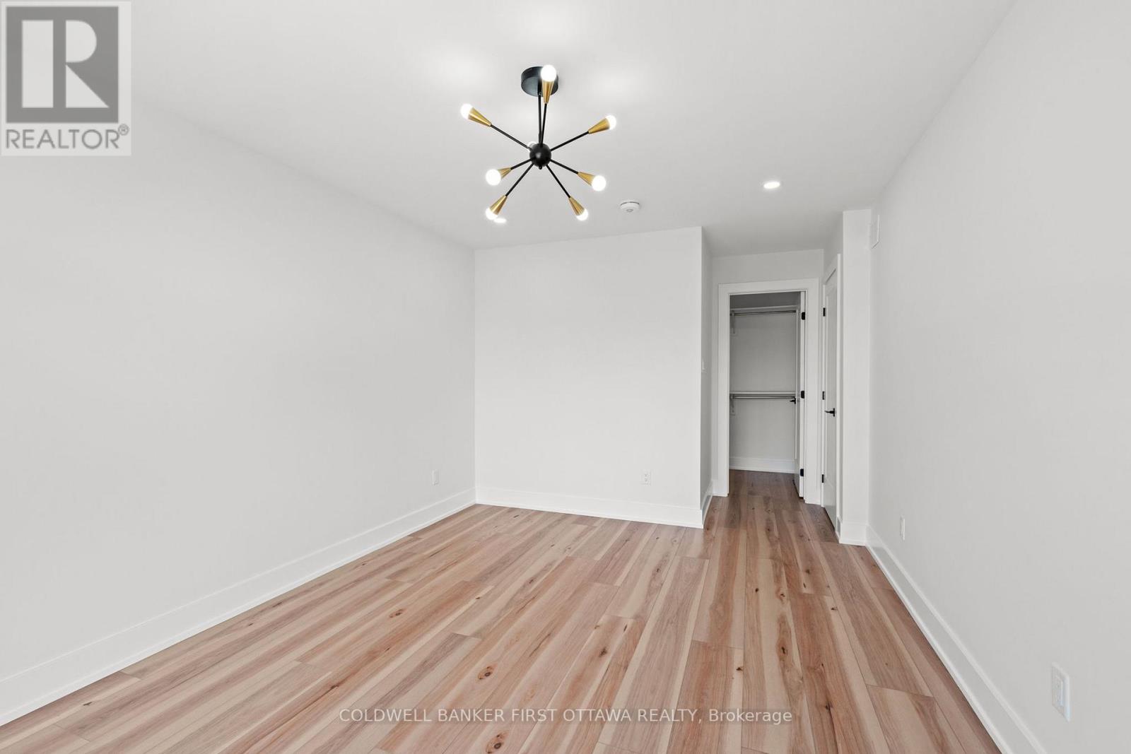 C - 238 Lebreton Street N