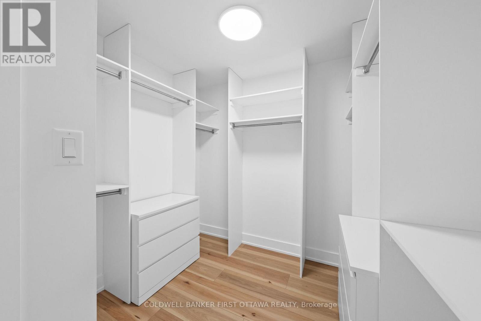 C - 238 Lebreton Street N