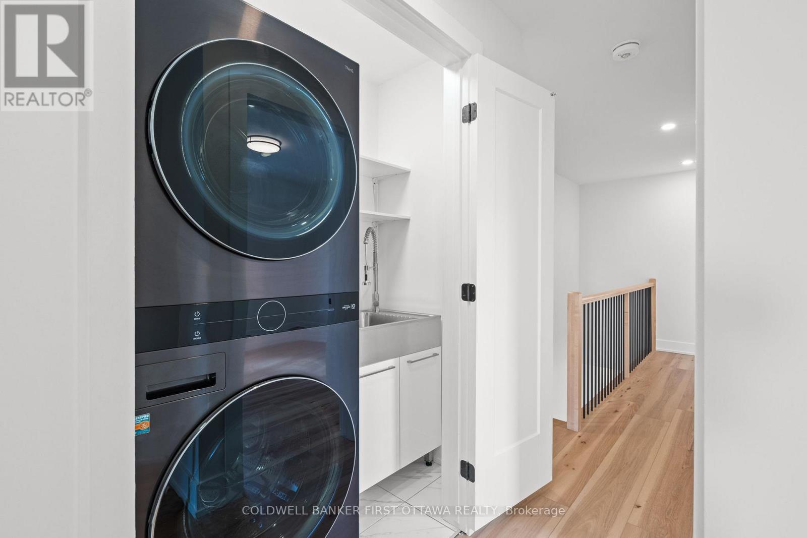 C - 238 Lebreton Street N