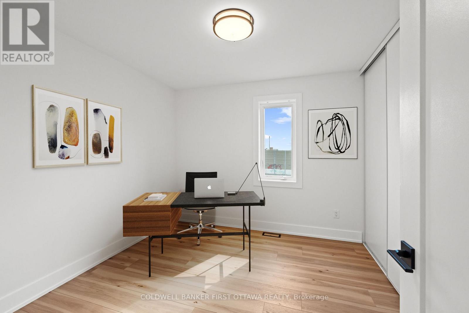 C - 238 Lebreton Street N