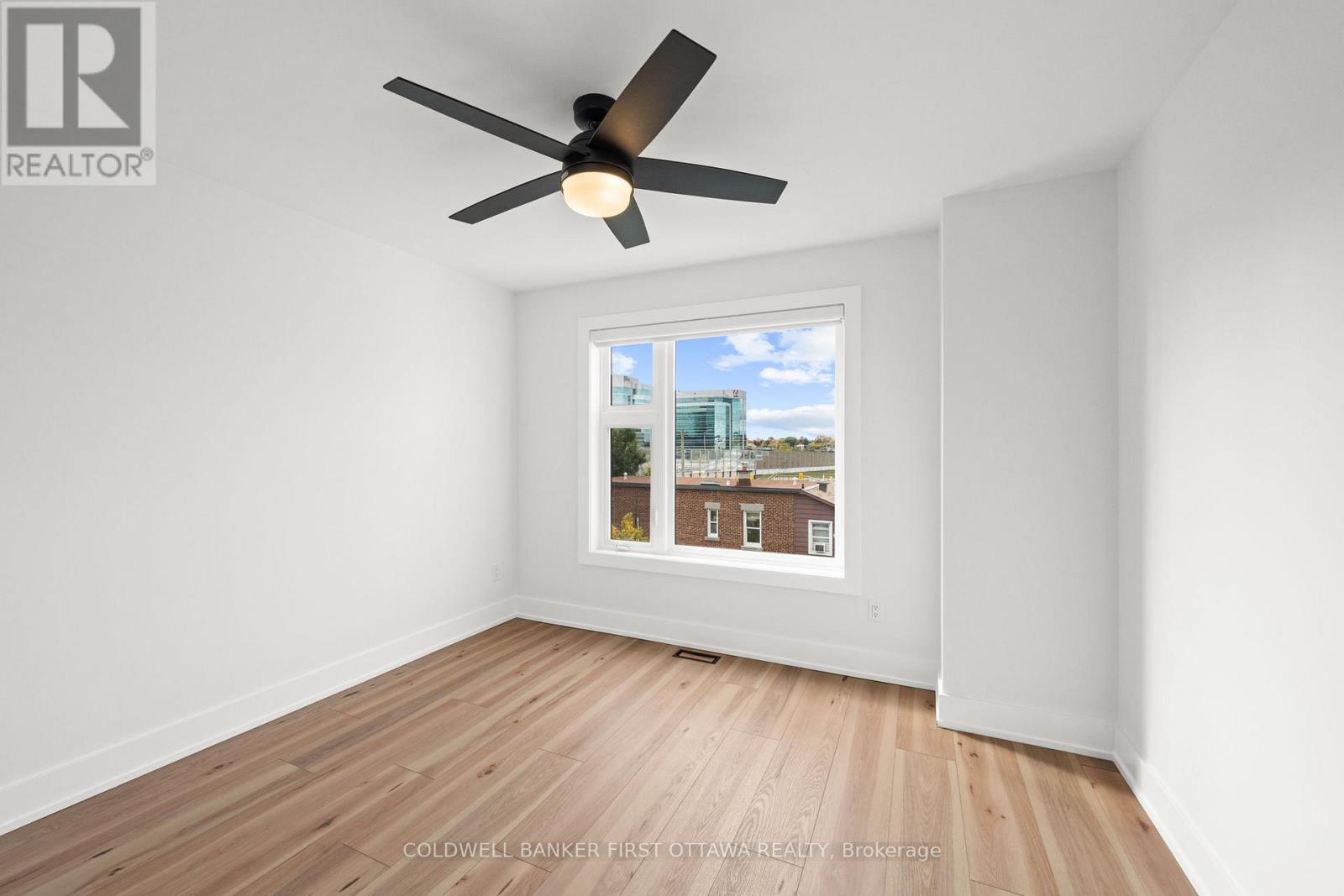 C - 238 Lebreton Street N