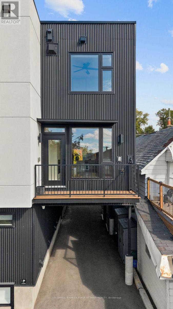 C - 238 Lebreton Street N