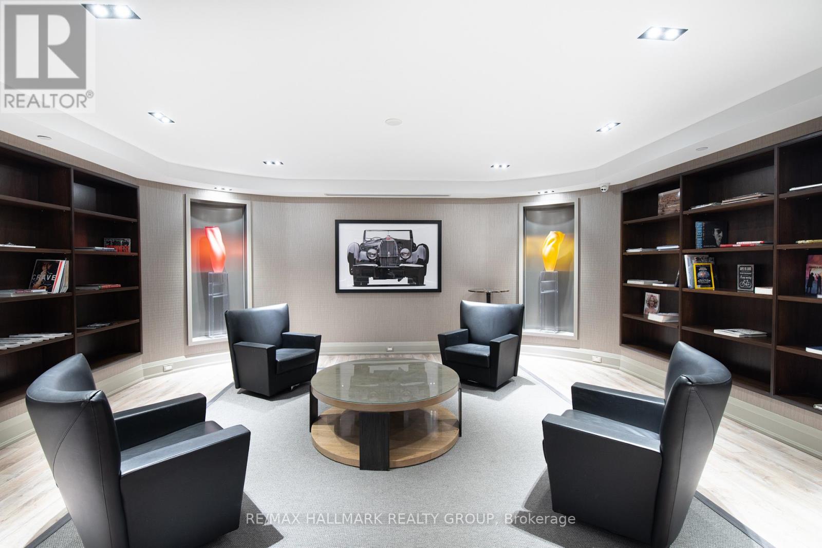 611 - 111 Champagne Avenue