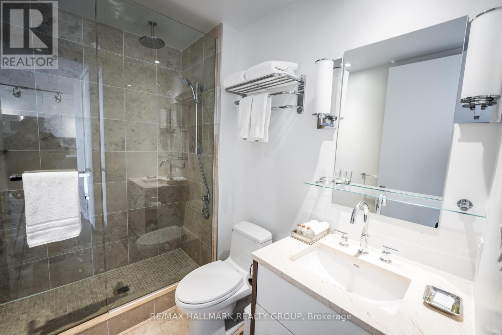 1805 - 111 Champagne Avenue