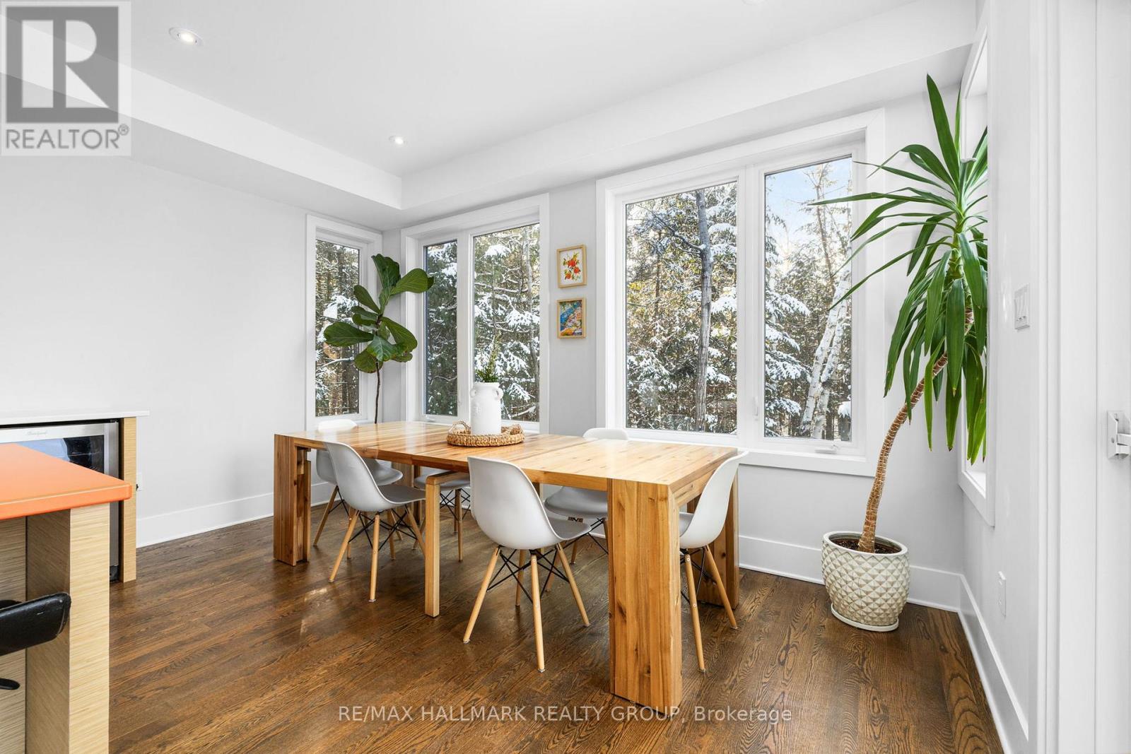 3311 Barlow Crescent